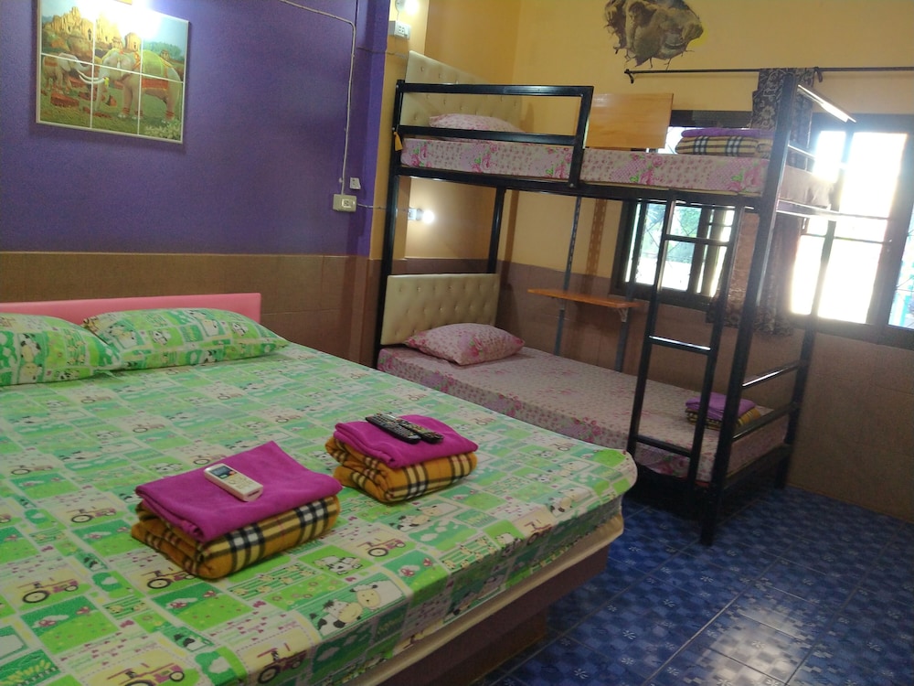 Family Quadruple Room, Multiple Beds, City View photo 1