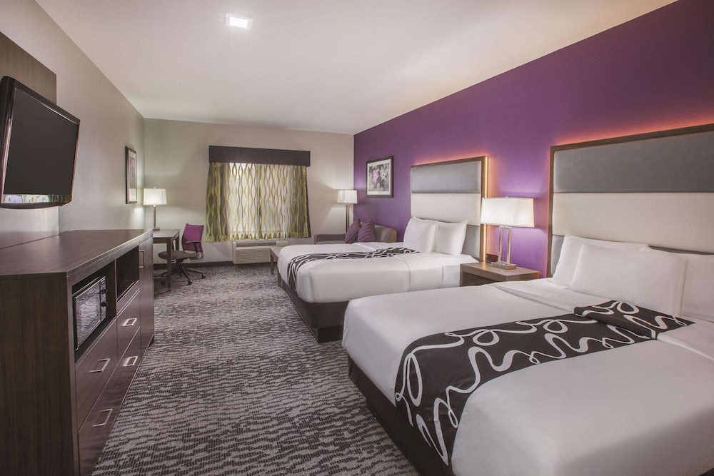 Executive Suite, 1 Bedroom, Non Smoking (Deluxe) - Photo 3