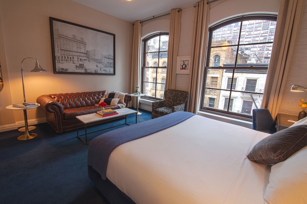 Junior Suite 1 King Bed thumbnail 6