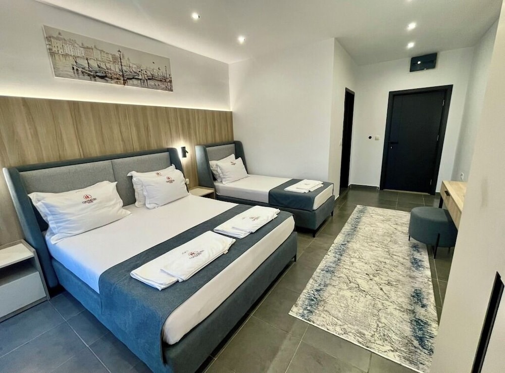 Classic Triple Room, Balcony