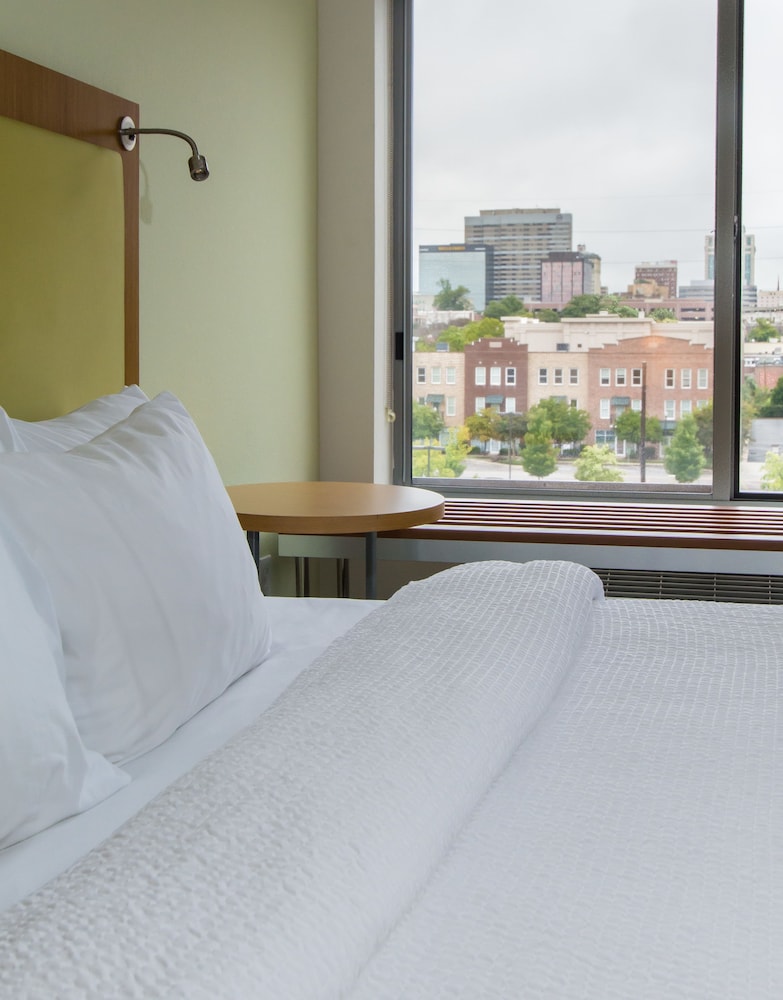 Studio Suite, 1 King Bed, Non Smoking - Photo 2