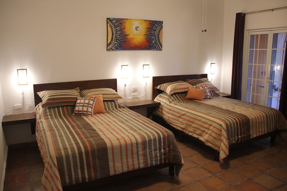 Standard Room, 2 Queen Beds, Garden View photo 3