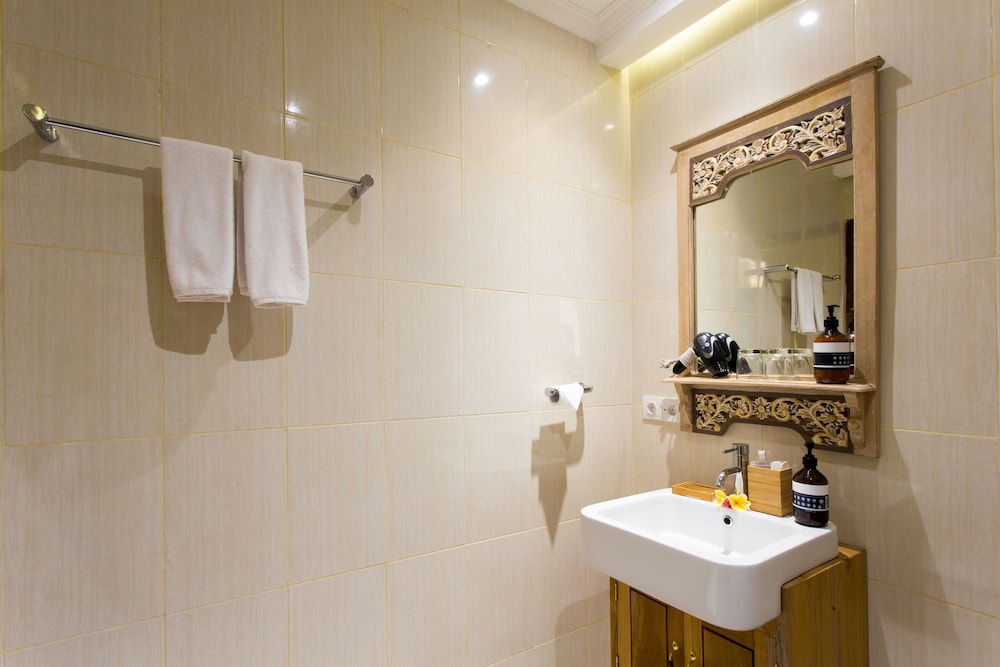 Pool Access Room - Photo 4