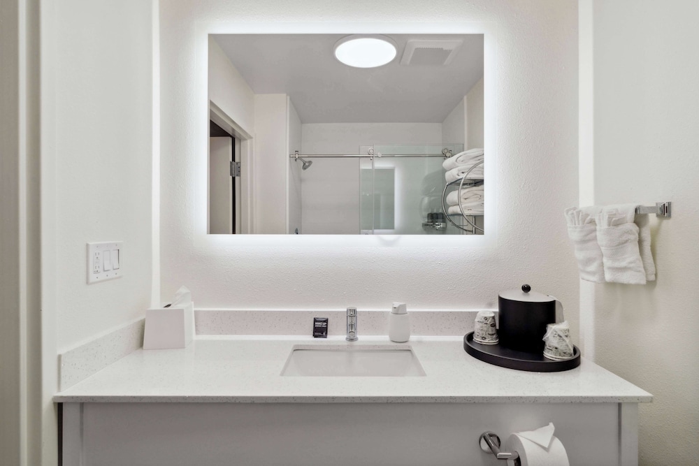 Suite, 2 Queen Beds - Photo 6