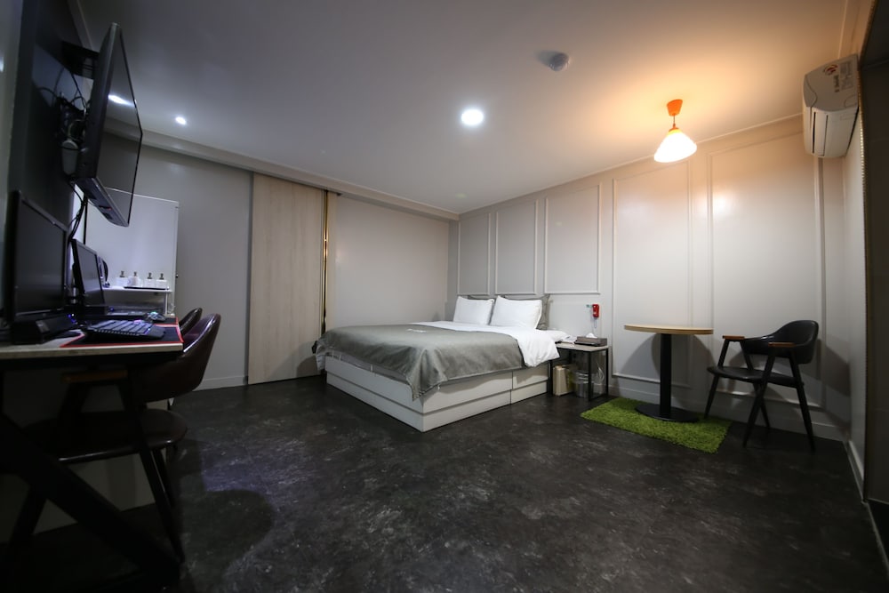 Room (VR Game / Breakfast for 2) - Photo 5