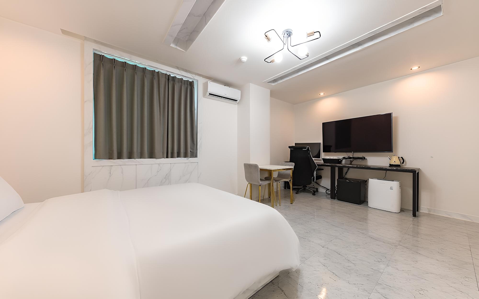 Room (Business Deluxe (LG Styler/Korean Bre) - Photo 3