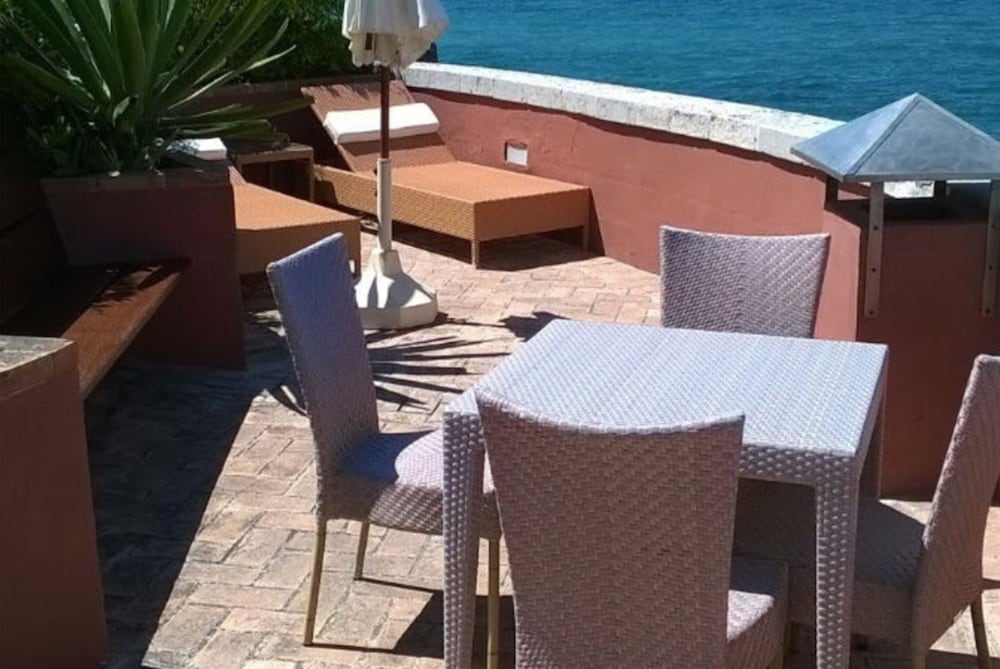 Suite Rampart on the sea photo 3