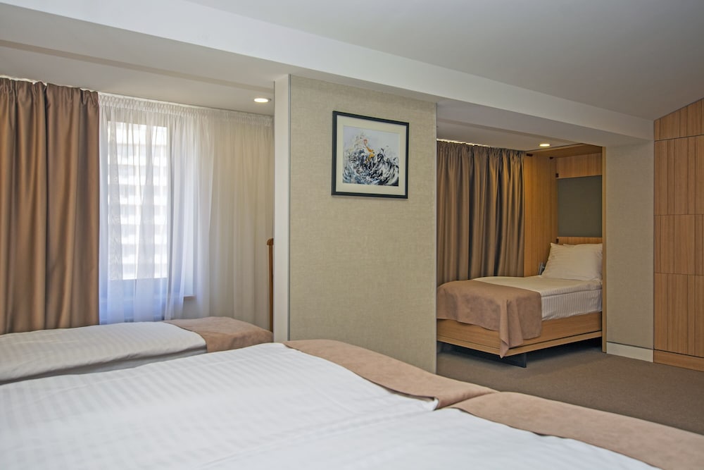 Superior Quadruple Room photo 2