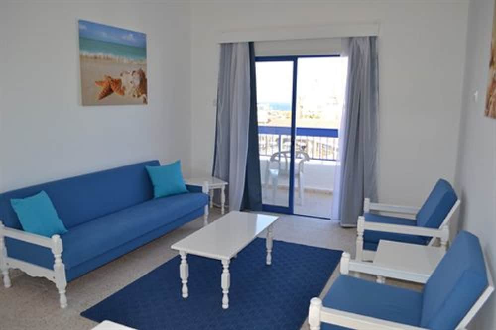 Basic Apartment, 1 Bedroom, Pool View photo 3