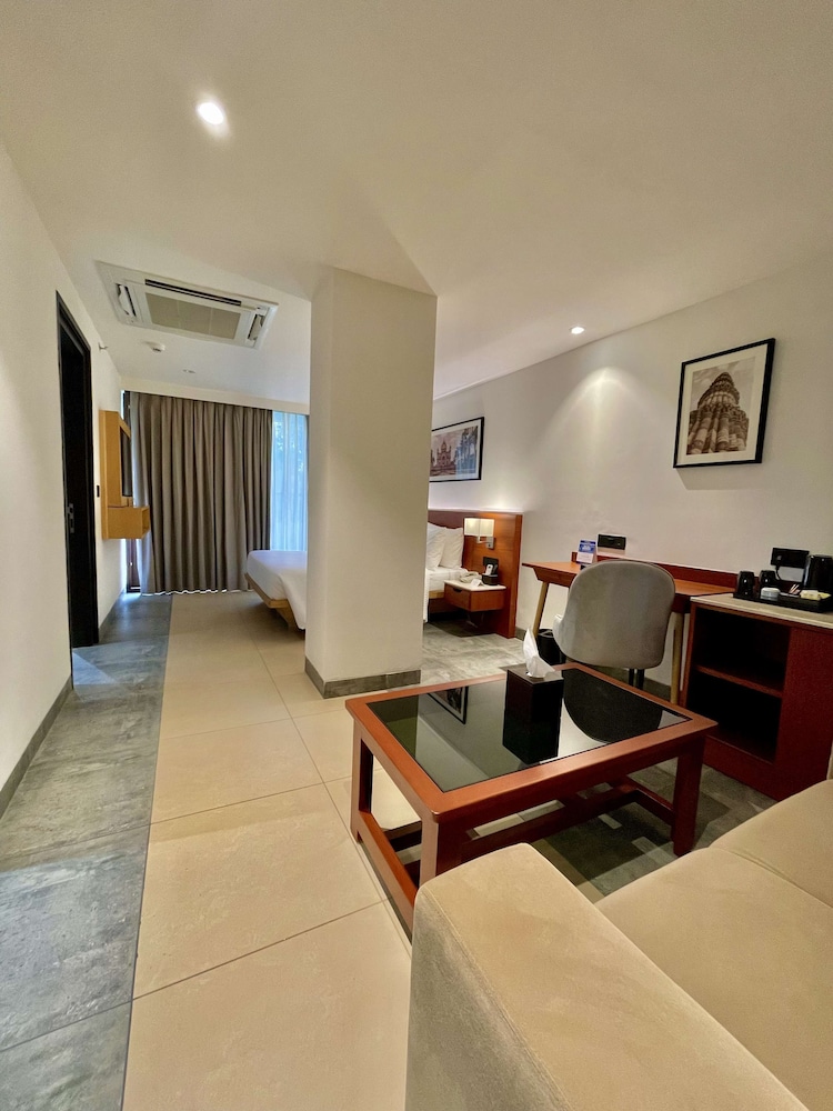 Premium Room, 1 Queen Bed, Non Smoking - Photo 7