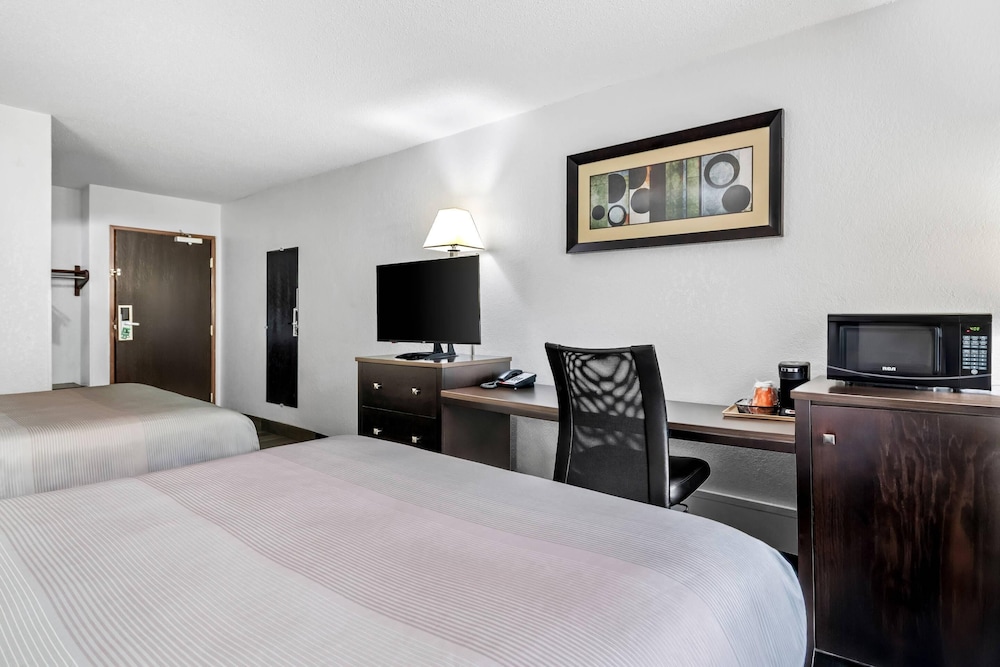 Room, 2 Queen Beds, Non Smoking - Photo 4