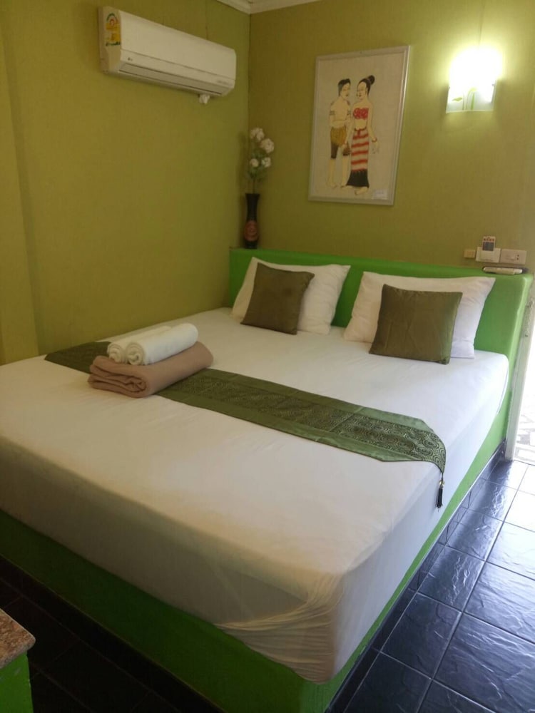 Basic Villa photo 2