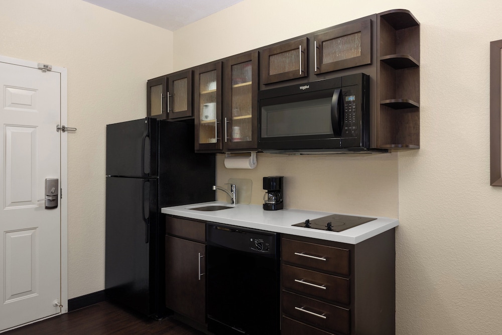 Suite, 1 Bedroom - Photo 11