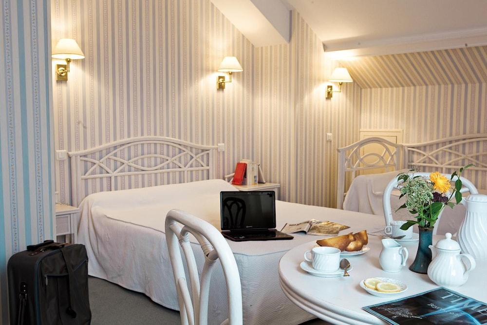 Standard Room, 2 Twin Beds, Bathtub