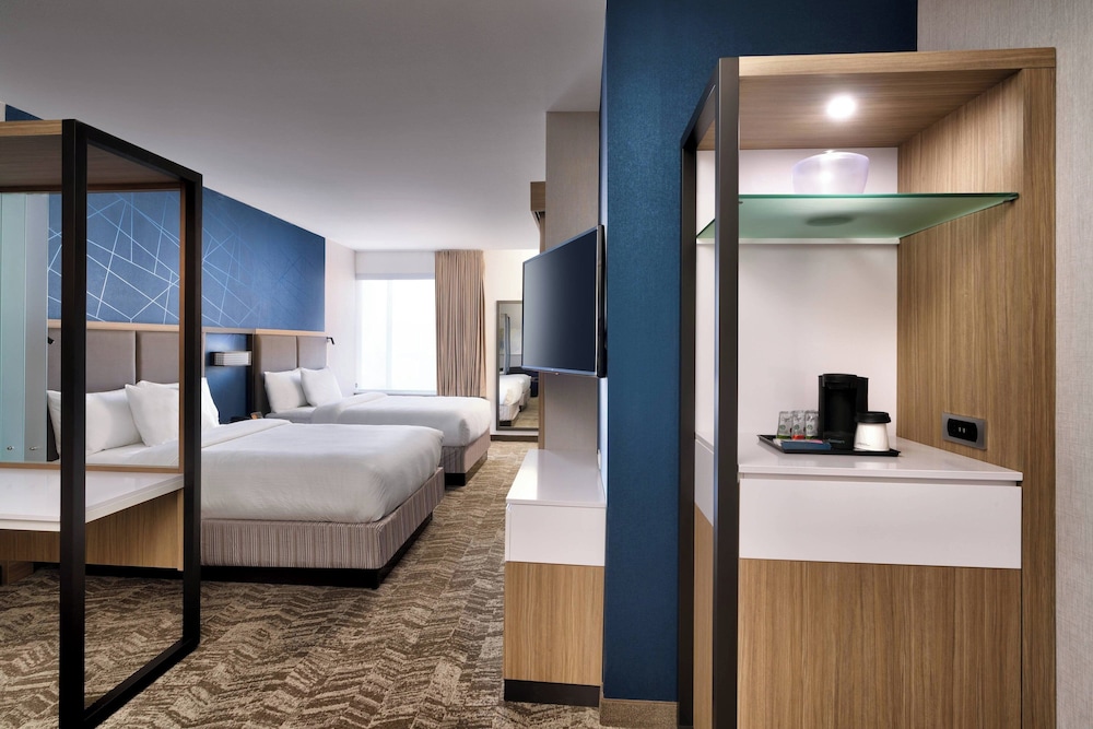 Suite, 2 Queen Beds - Photo 5