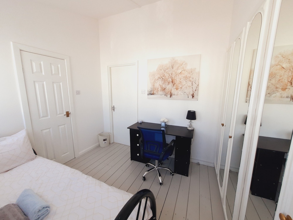 Standard Single Room, Ensuite (Grendon Room 4) photo 1
