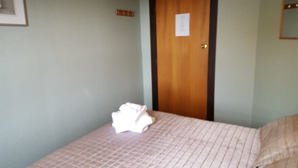 Queen Room with Shared Bathroom Facilities photo 2