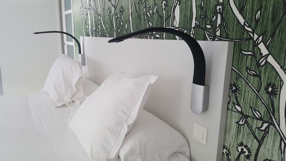 Deluxe Room, 1 Queen Bed, Balcony, Sea View - Photo 4