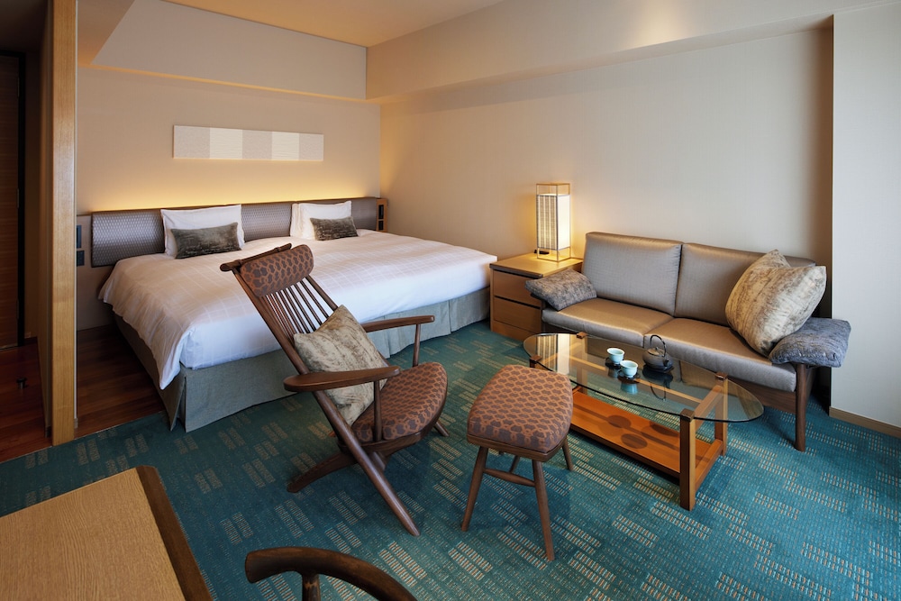 Premium Double 1 King Bed, Non Smoking, Jetted Tub (High Floor)