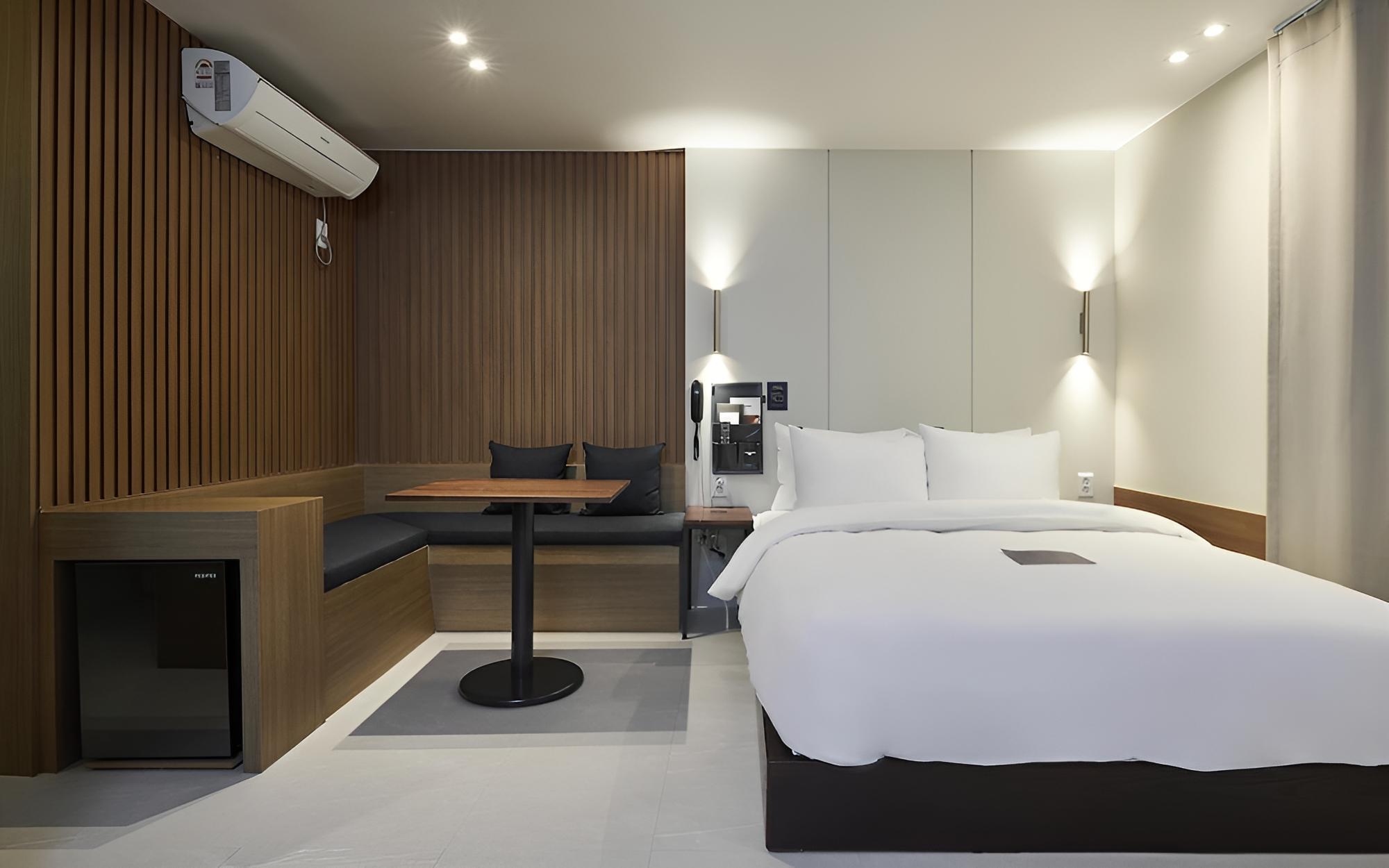 Room (Premium movies (75"TV Netflix Wave av) - Photo 5