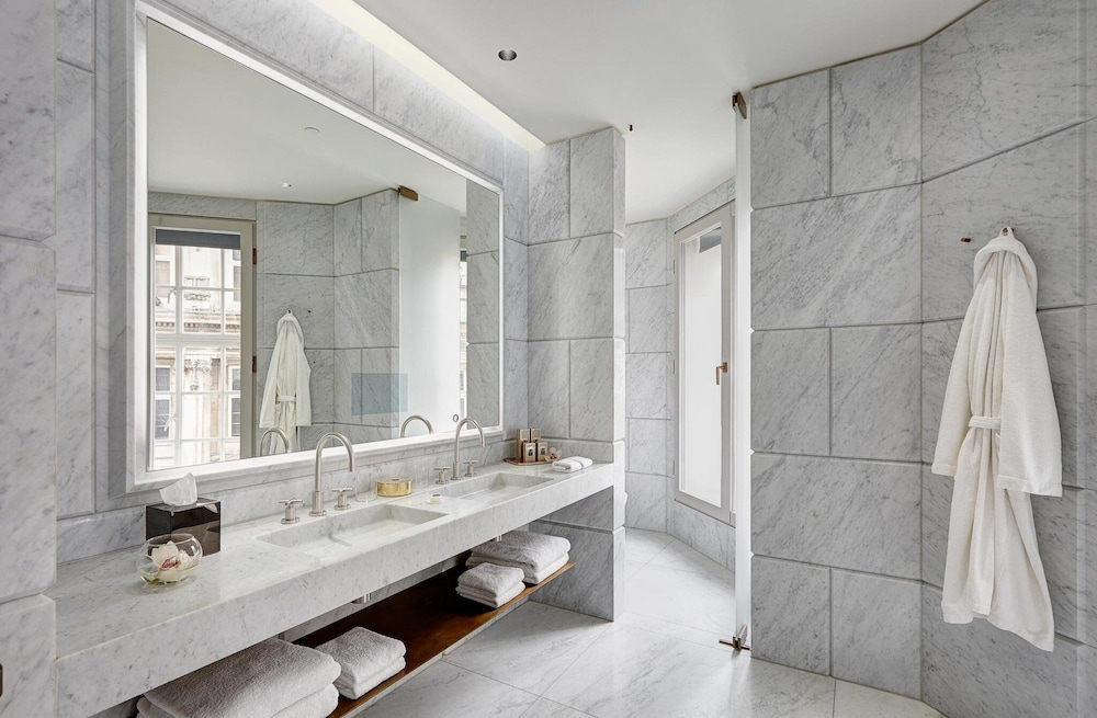 Suite (Regent)