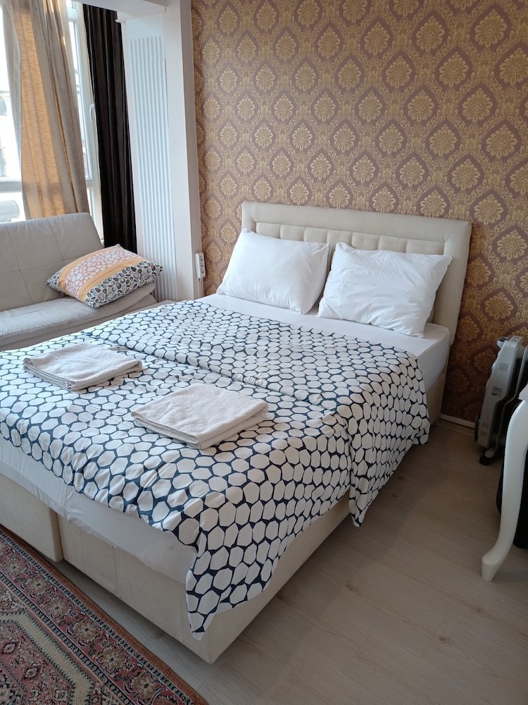 Economy Room, 1 Queen Bed photo 2