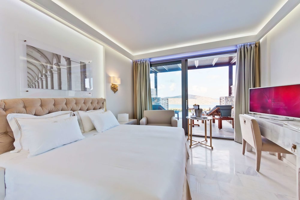 Deluxe Room, Private Pool, Sea View thumbnail 5