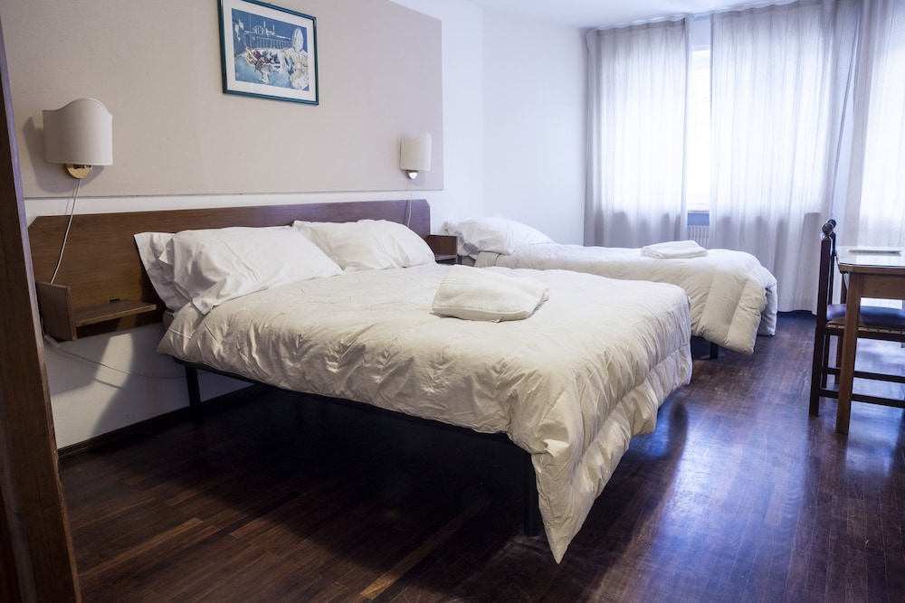Classic Triple Room, 1 Bedroom photo 3
