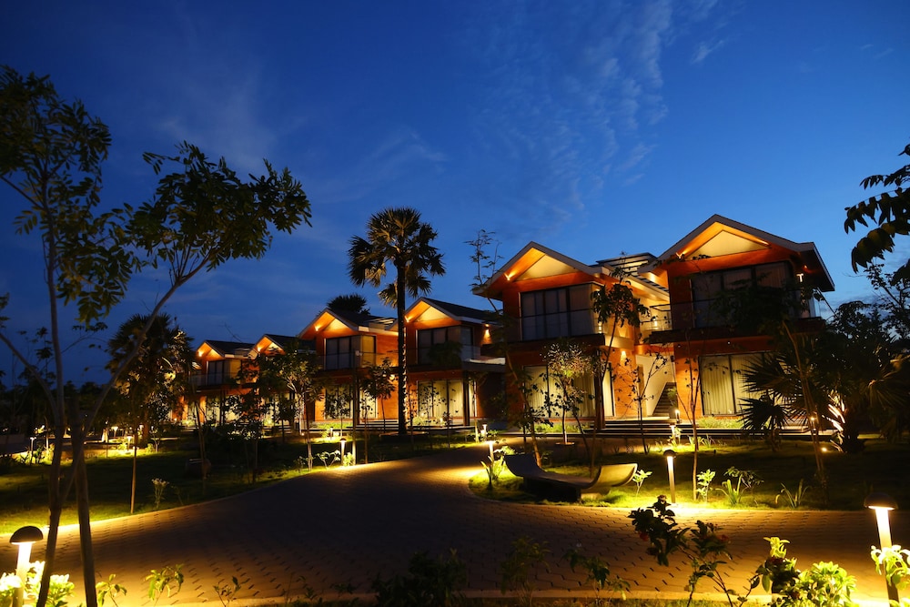 Premium Villa, 1 King Bed, Garden View photo 3