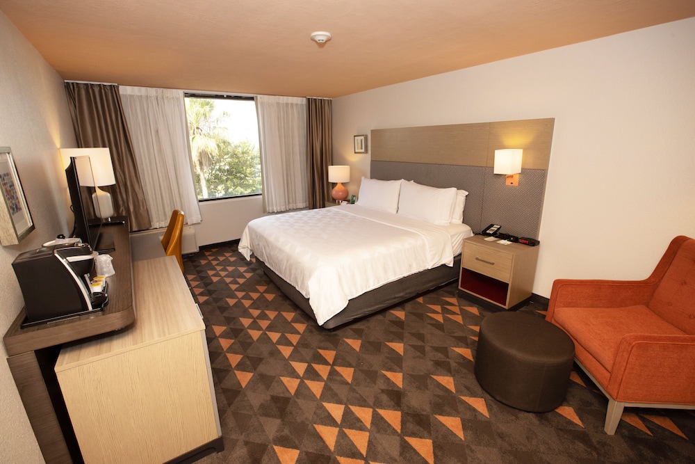 Standard Room, 1 King Bed - Photo 2