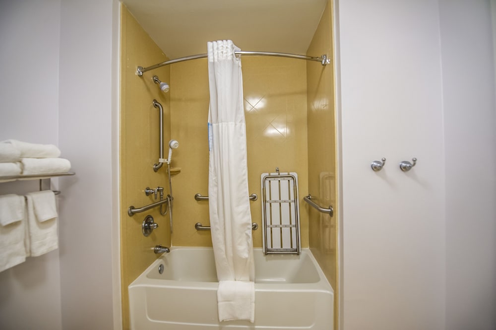 Room, 1 King Bed, Accessible, Non Smoking - Photo 7