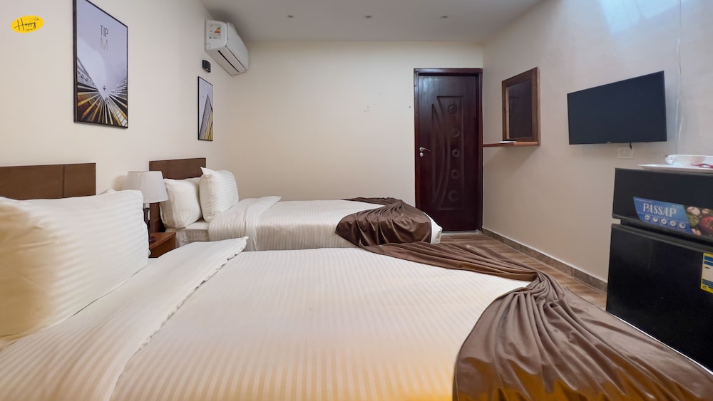 Classic Triple Room, Multiple Beds, Mountain View photo 2