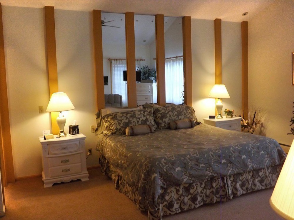 Room, 1 King Bed (Master Suite)