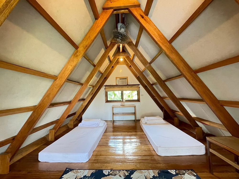 Attic Room - Photo 1
