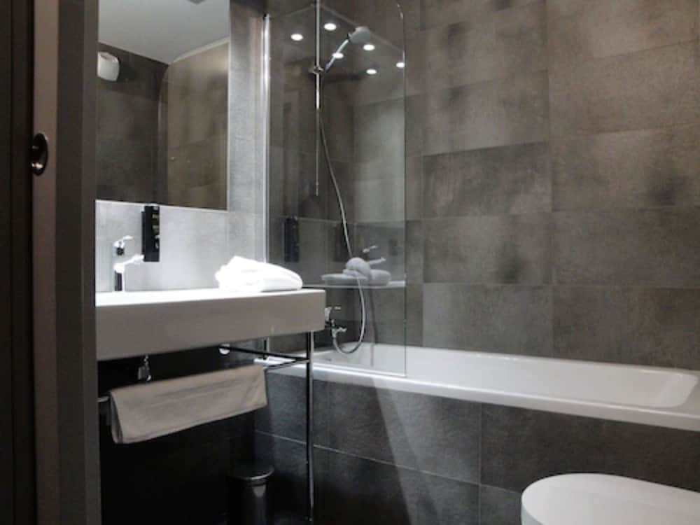 Double Room with Balcony Mont Blanc side photo 3