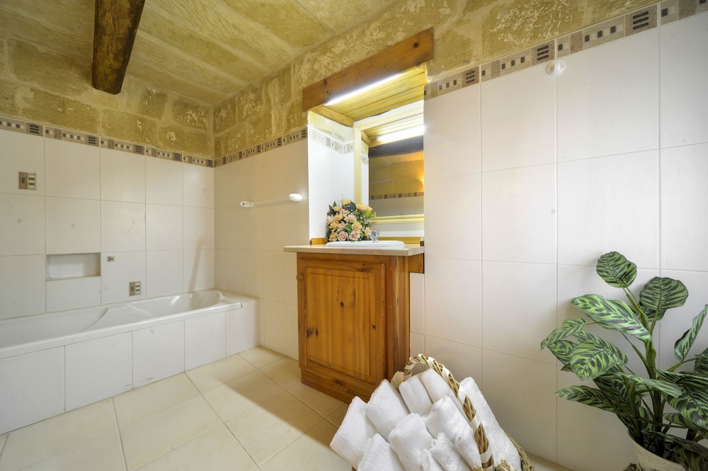 Exclusive Villa, 2 Bedrooms, Terrace, Partial Sea View photo 2