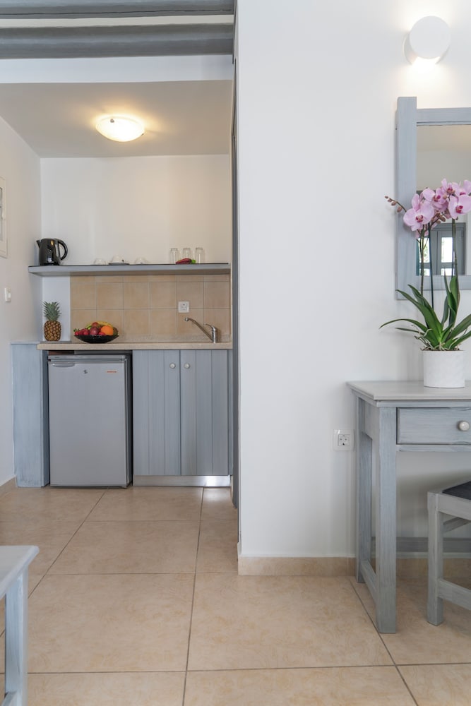 Suite, Hot Tub (Tholos) - Photo 19