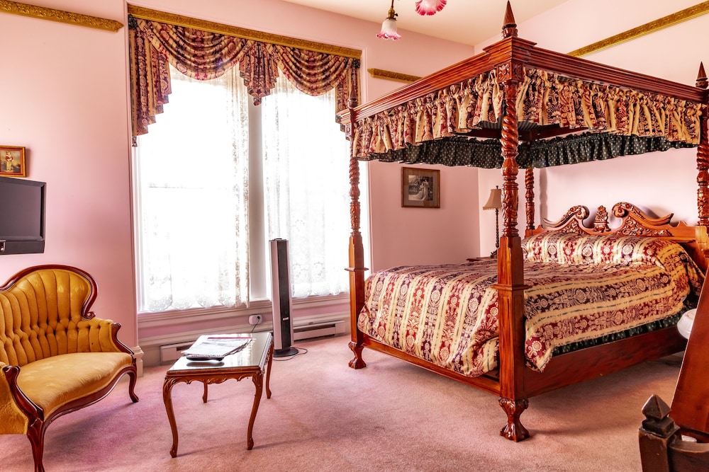 Standard Room, 1 Queen Bed (Manor Room)
