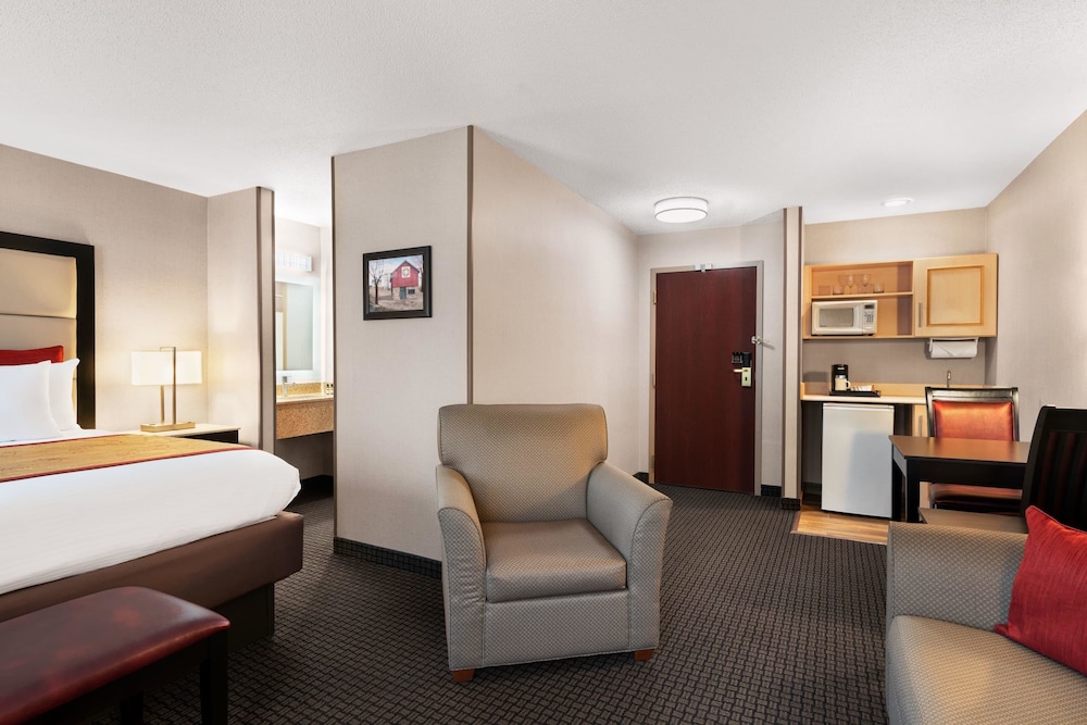 Studio Suite, 1 King Bed, Non Smoking photo 3