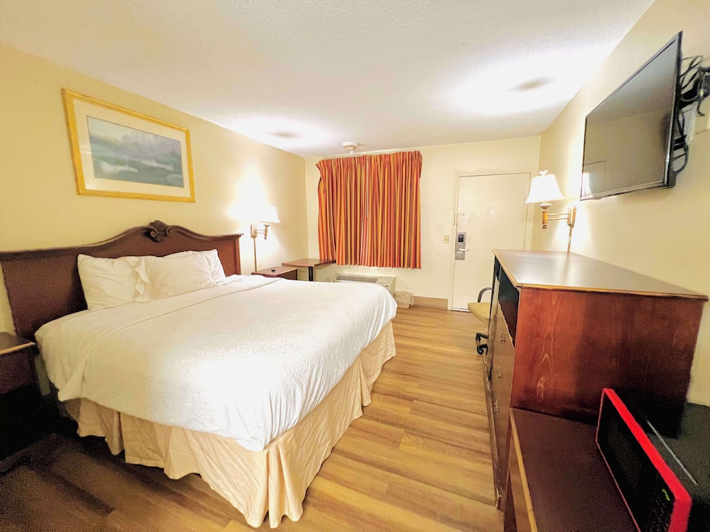 Room, 1 King Bed - Photo 2