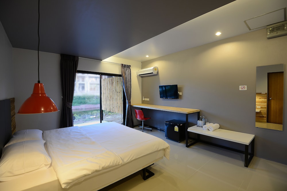 Deluxe Room with Balcony photo 3