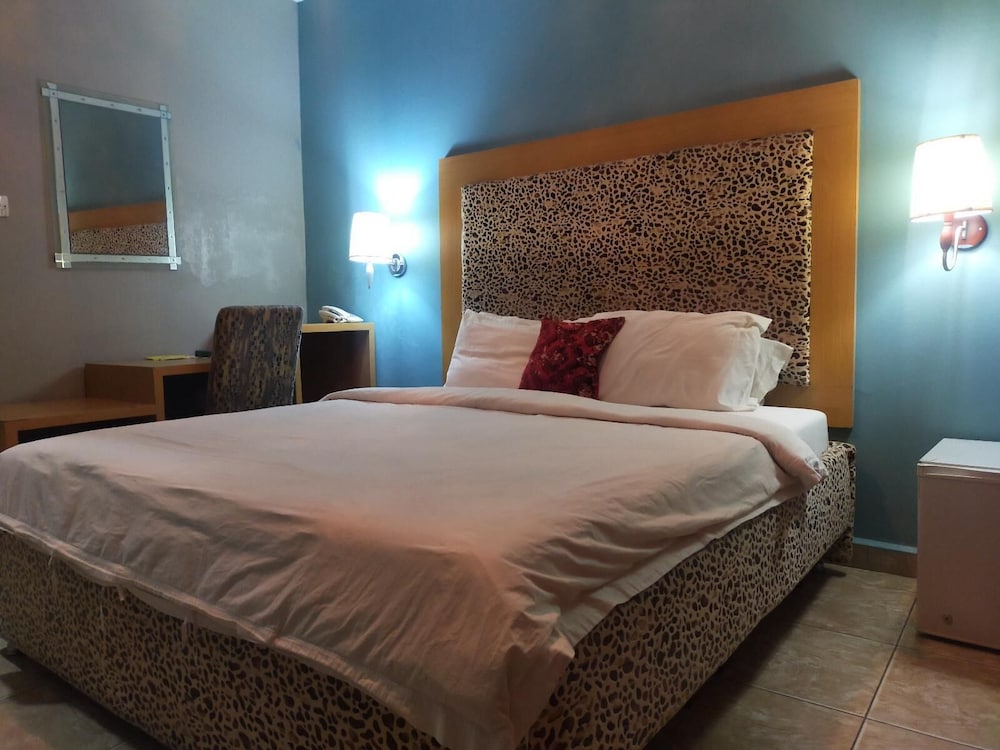 Royal Room - Photo 3