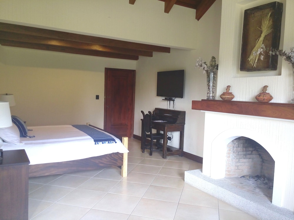 Royal Suite, 1 Bedroom, Mountain View photo 2