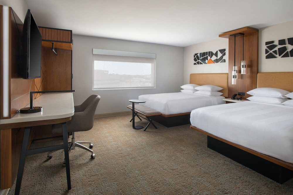 Room, 2 Queen Beds - Photo 1