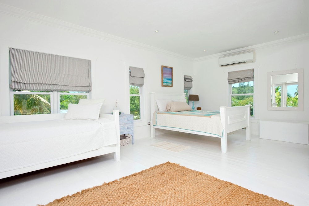 Villa photo 3