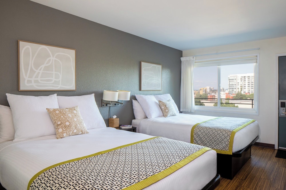 Double Room, 2 Queen Beds - Photo 1