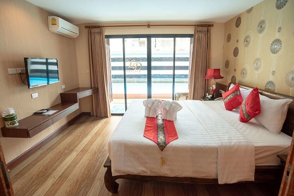 Suite, Pool Access