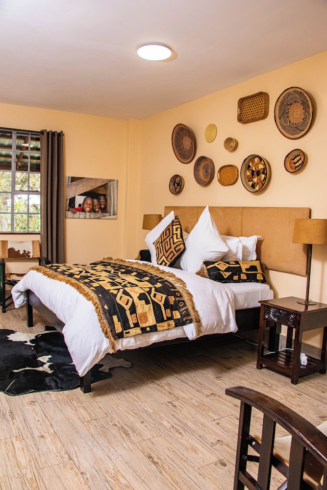 Suite, 1 King Bed, Non Smoking, Garden View photo 1