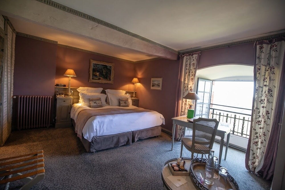 Deluxe Room - Photo 10