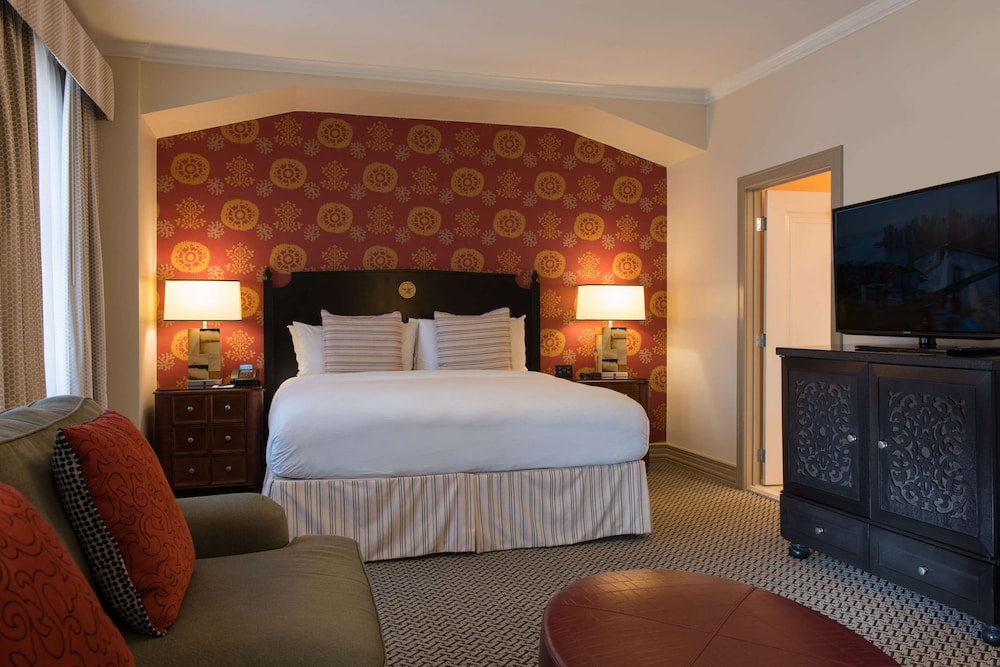 Executive Suite, 1 Queen Bed (Club)